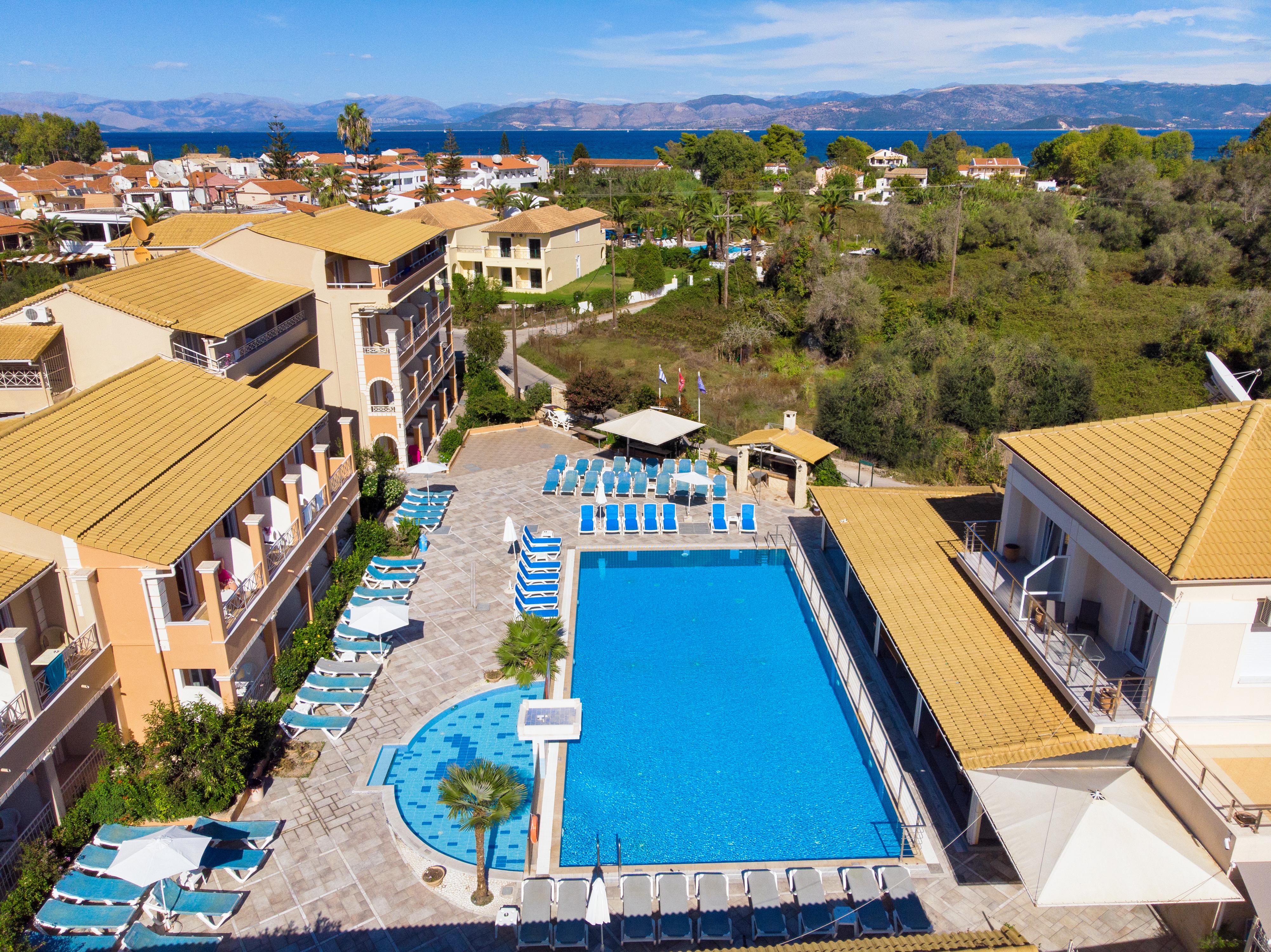 Kavos Plaza Hotel Exterior foto